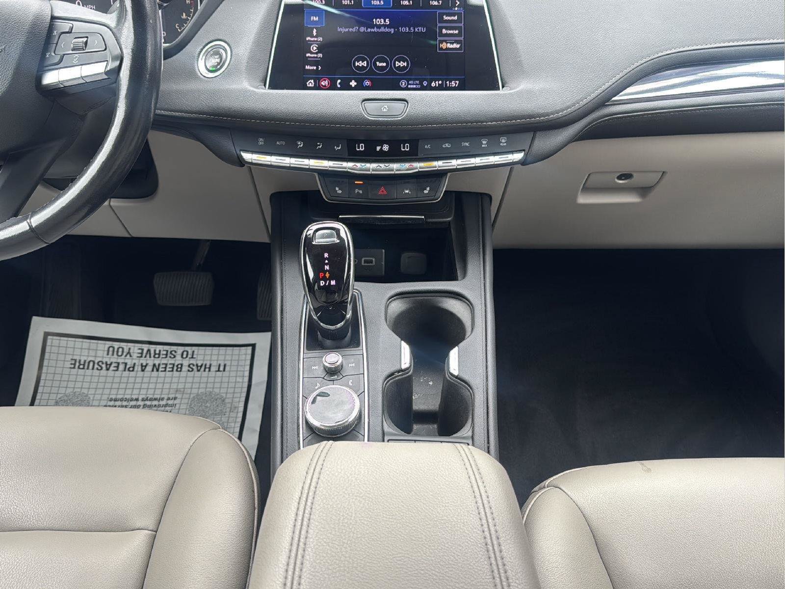 Used 2022 Cadillac XT4 Luxury w/ Cold Weather Package AWD/4WD image 18