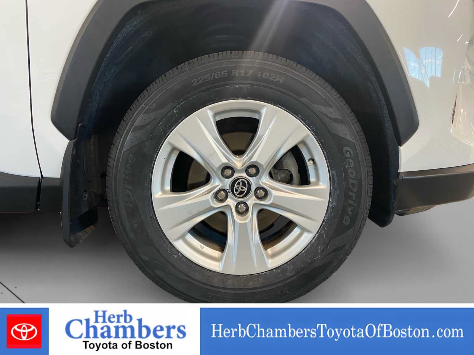 Used 2020 Toyota RAV4 XLE w/ Convenience Package AWD/4WD image 9