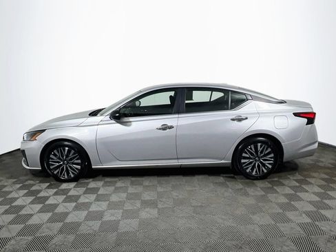 Used 2025 Nissan Altima 2.5 SV FWD image 4