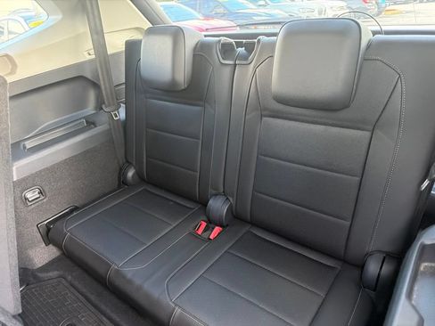Used 2019 Volkswagen Tiguan SE w/ Panoramic Sunroof Package FWD image 16