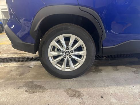 Used 2025 Toyota Corolla Cross LE image 29