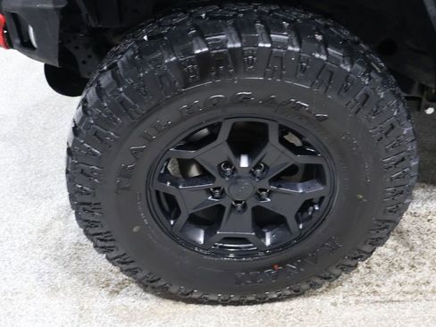 Used 2021 Jeep Gladiator Willys image 10