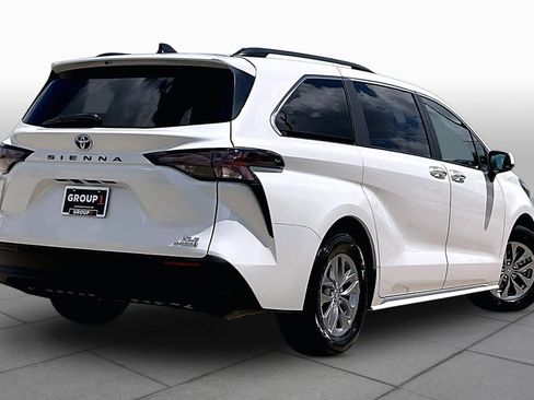 Used 2024 Toyota Sienna XLE FWD image 13