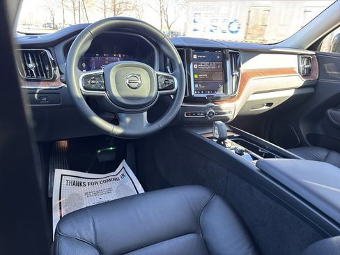 Used 2024 Volvo XC60 B5 Plus image 16