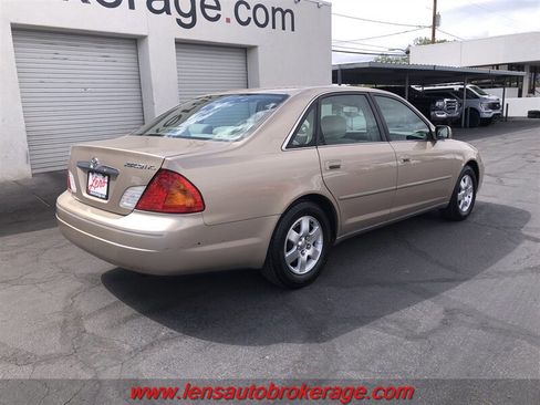 Used 2001 Toyota Avalon XLS FWD image 8