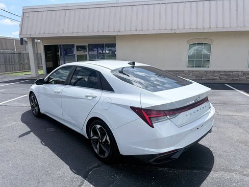 Used 2021 Hyundai Elantra Limited w/ Cargo Package FWD image 4