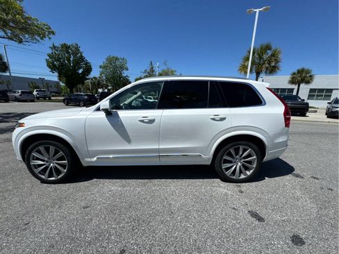 Used 2023 Volvo XC90 B6 Plus image 10