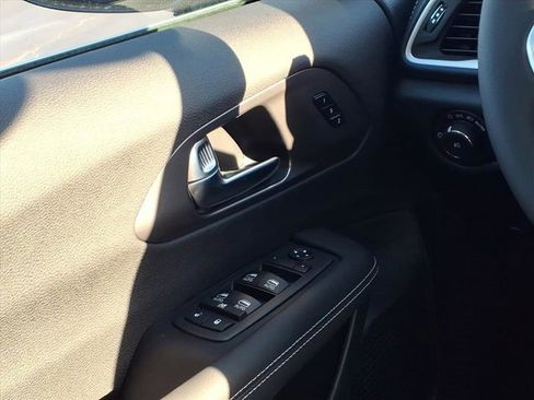 New 2026 Chrysler Pacifica Select image 13