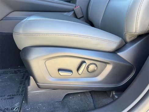 New 2026 Ford Explorer Active w/ Active Comfort Package image 18