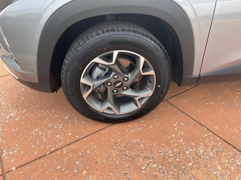 Used 2024 Chevrolet Trax LT w/ Driver Confidence Package image 4