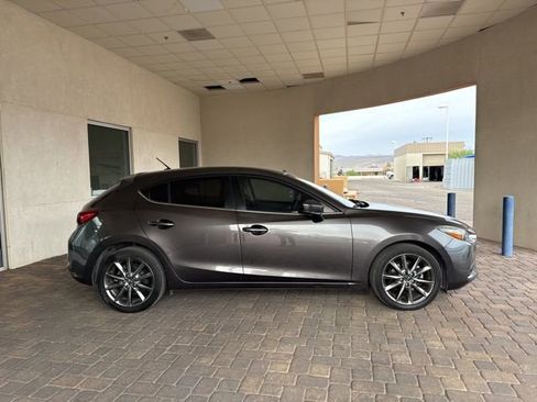 Used 2018 MAZDA MAZDA3 Touring image 6