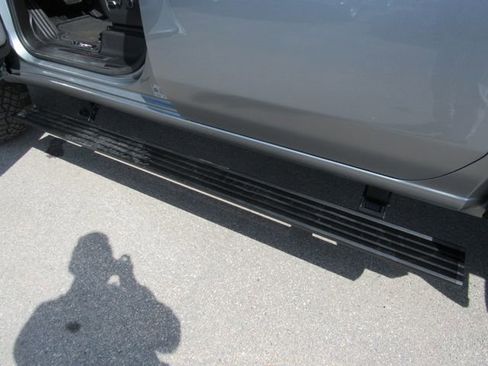 Used 2024 GMC Sierra 2500 AT4X AWD/4WD image 11