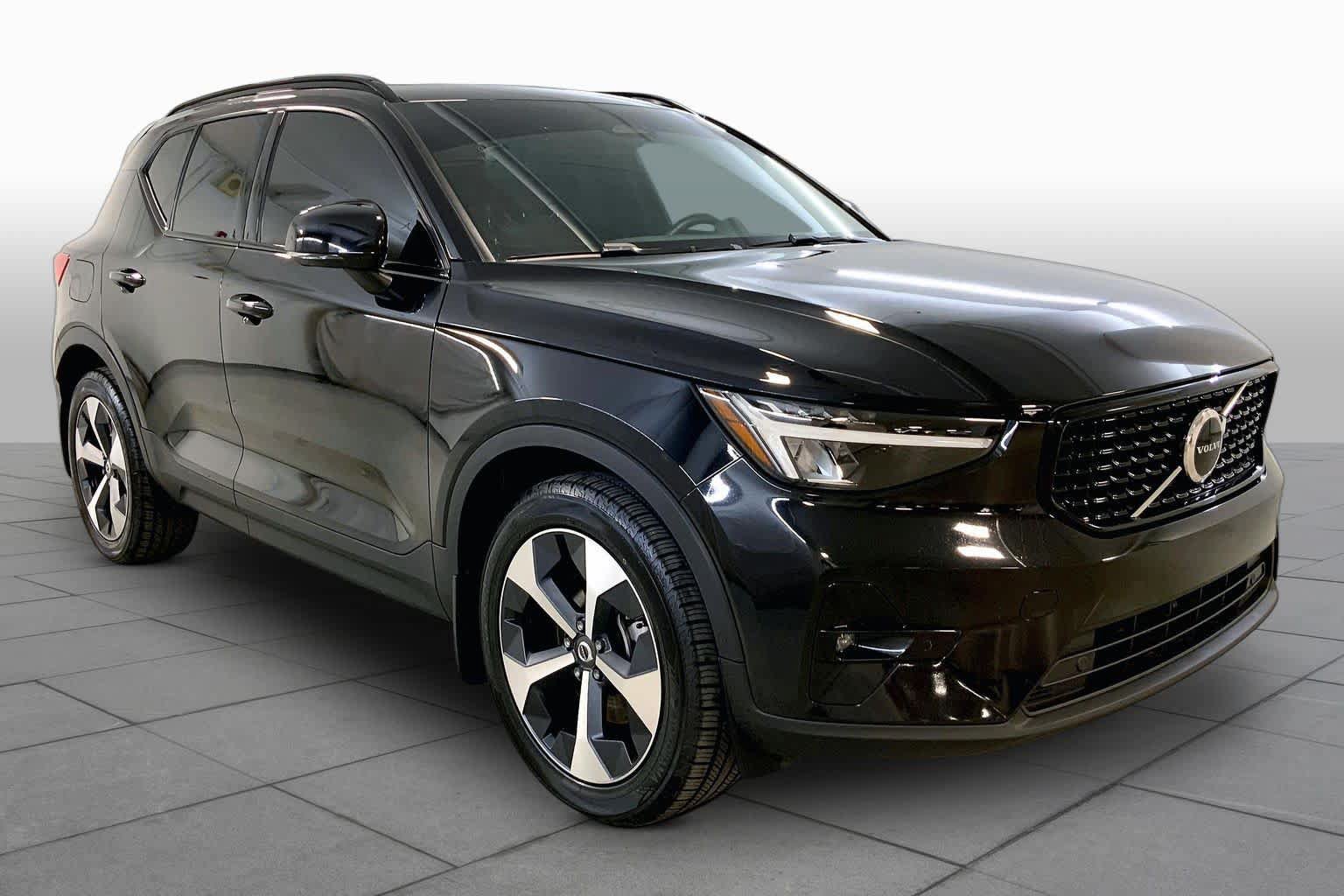Used 2023 Volvo XC40 B5 Plus w/ Protection Package Premier AWD/4WD image 2