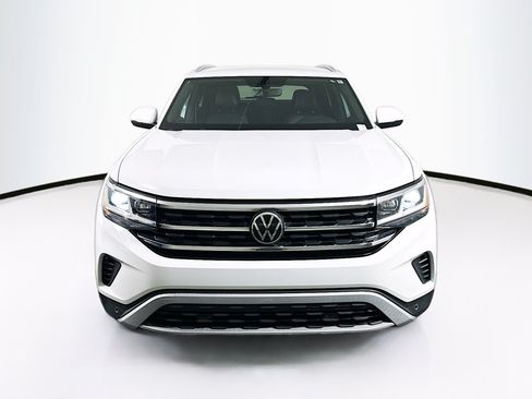 Used 2022 Volkswagen Atlas Cross Sport SE FWD image 2