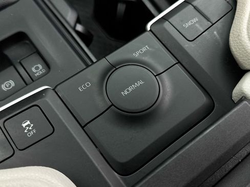 Used 2025 Toyota Grand Highlander Limited image 10