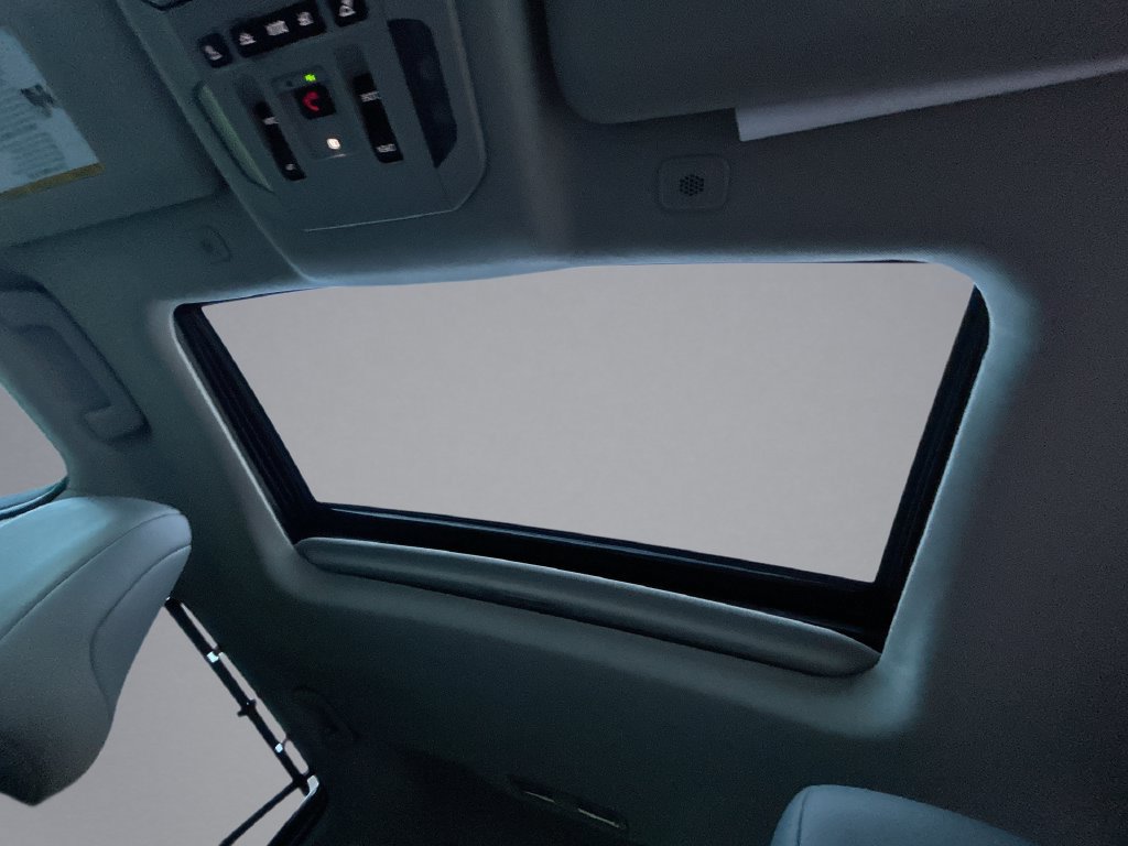 Certified 2025 Toyota Highlander XLE FWD image 30