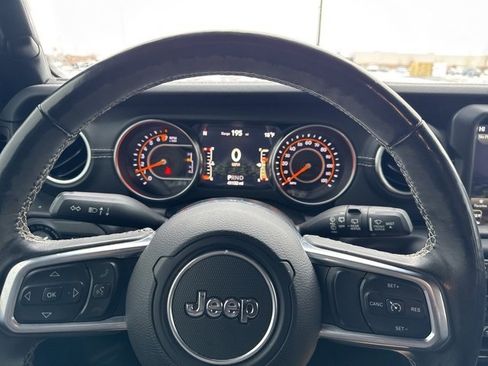 Used 2019 Jeep Wrangler Unlimited Sahara image 9