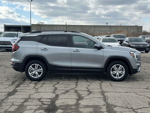 Certified 2023 GMC Terrain SLE w/ Driver Convenience Package image 3