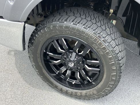 Used 2018 Nissan Titan SL w/ Chrome Package AWD/4WD image 9
