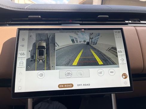 Used 2025 Land Rover Range Rover SE image 13