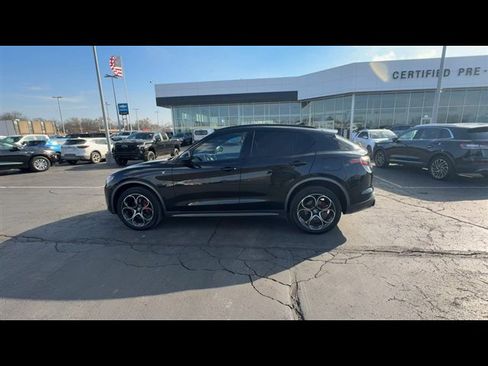 Used 2024 Alfa Romeo Stelvio Ti image 5