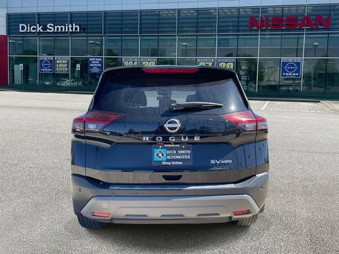 Used 2023 Nissan Rogue SV image 5