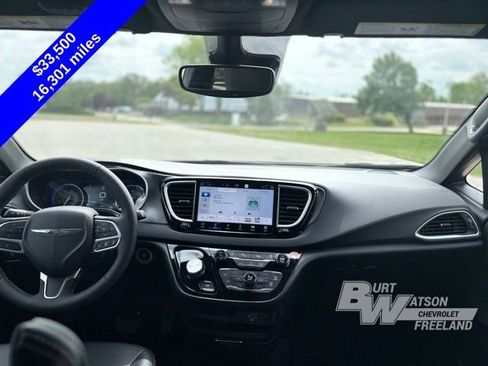 Used 2026 Chrysler Pacifica Select FWD image 28