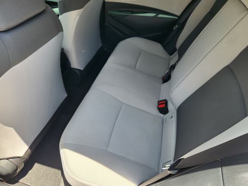 Used 2022 Toyota Corolla LE FWD image 30