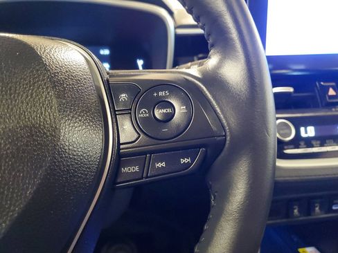 Used 2023 Toyota Corolla Cross XLE w/ Convenience Package image 23