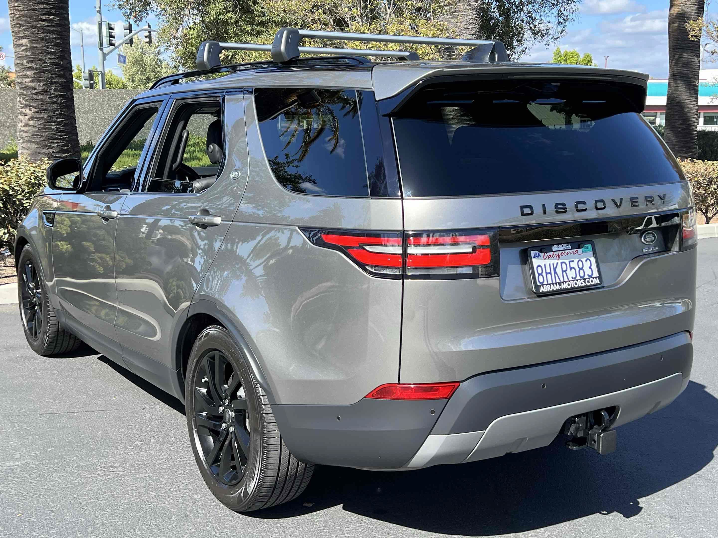 Used 2018 Land Rover Discovery HSE AWD/4WD image 2
