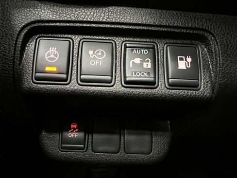 Used 2015 Nissan Leaf S image 32