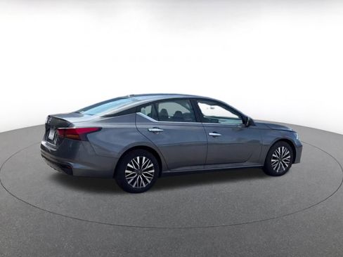 Used 2025 Nissan Altima 2.5 SV FWD image 15