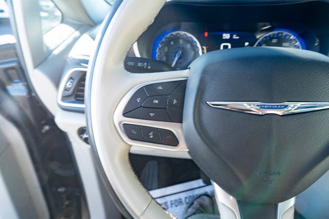 Used 2020 Chrysler Pacifica Limited FWD image 24