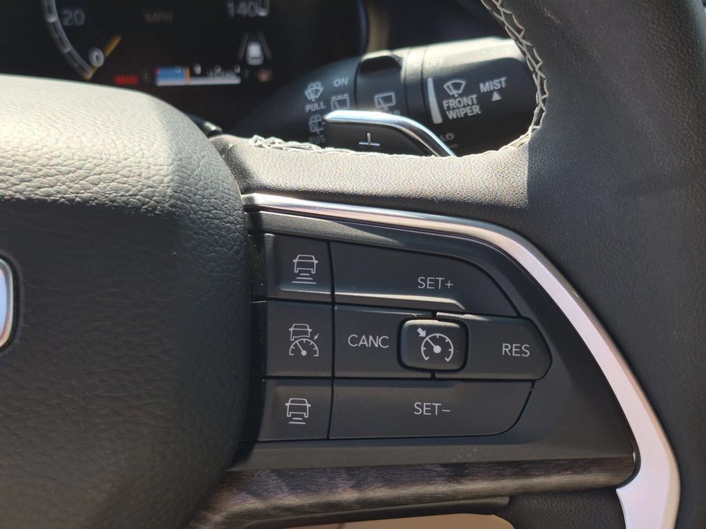 Certified 2025 Jeep Grand Cherokee Limited AWD/4WD image 16