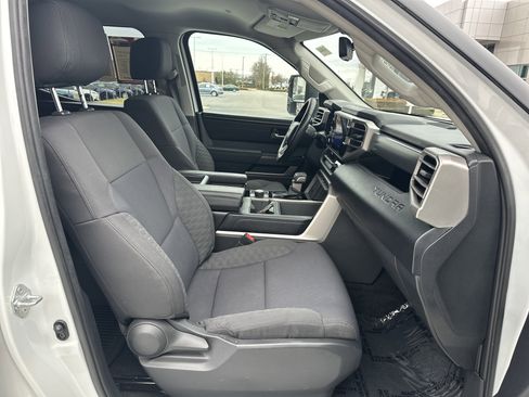 Used 2022 Toyota Tundra SR5 w/ SR5 Convenience Package image 32