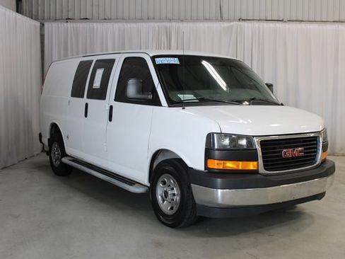 Used 2017 GMC Savana 2500 RWD image 32