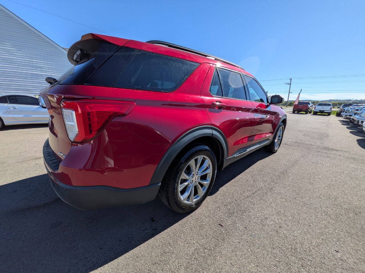 Used 2021 Ford Explorer XLT w/ Equipment Group 202A AWD/4WD image 9
