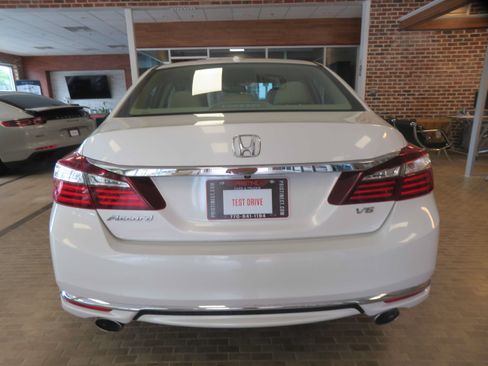 Used 2016 Honda Accord EX-L image 5