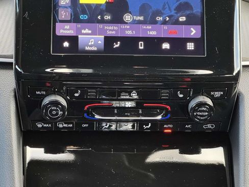New 2025 Jeep Grand Cherokee 4WD image 20