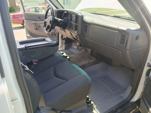 Used 2003 Chevrolet Avalanche 4x4 w/ Suspension Package, Off-Road image 8