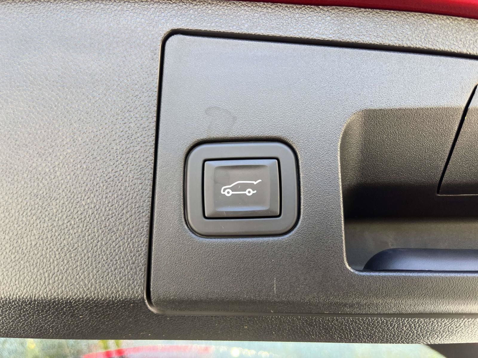 Used 2024 Cadillac XT4 Sport FWD image 11