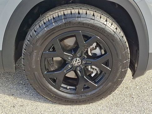 Used 2024 Volkswagen Atlas Peak Edition SEL image 8