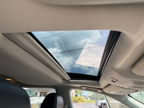 Used 2018 Nissan Pathfinder Platinum FWD image 15