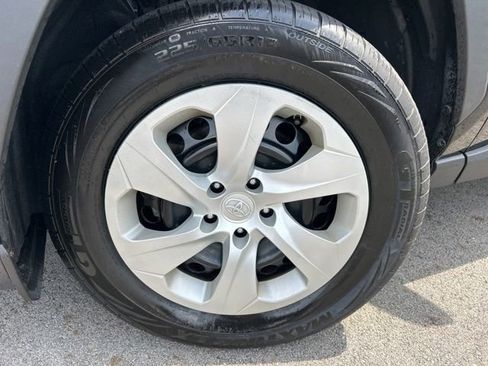 Used 2019 Toyota RAV4 LE AWD/4WD image 36
