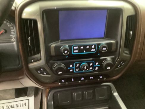 Used 2015 Chevrolet Silverado 1500 High Country image 17