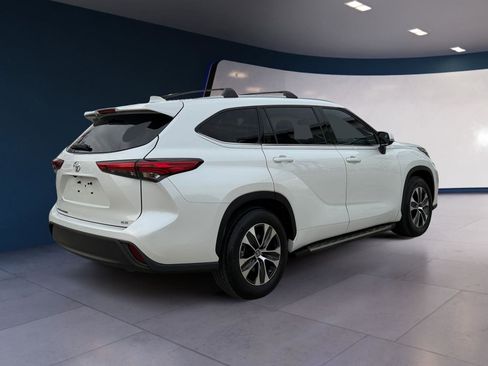 Used 2022 Toyota Highlander XLE image 5