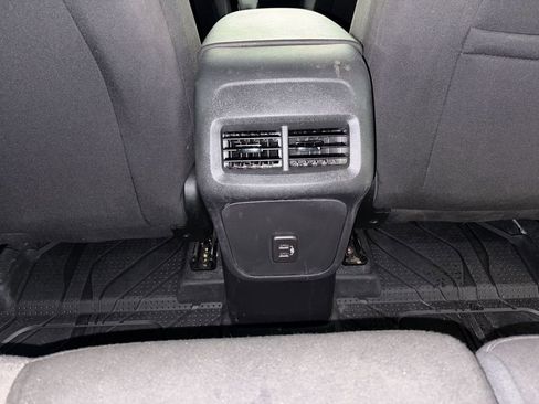 Used 2023 Chevrolet Equinox LT image 24