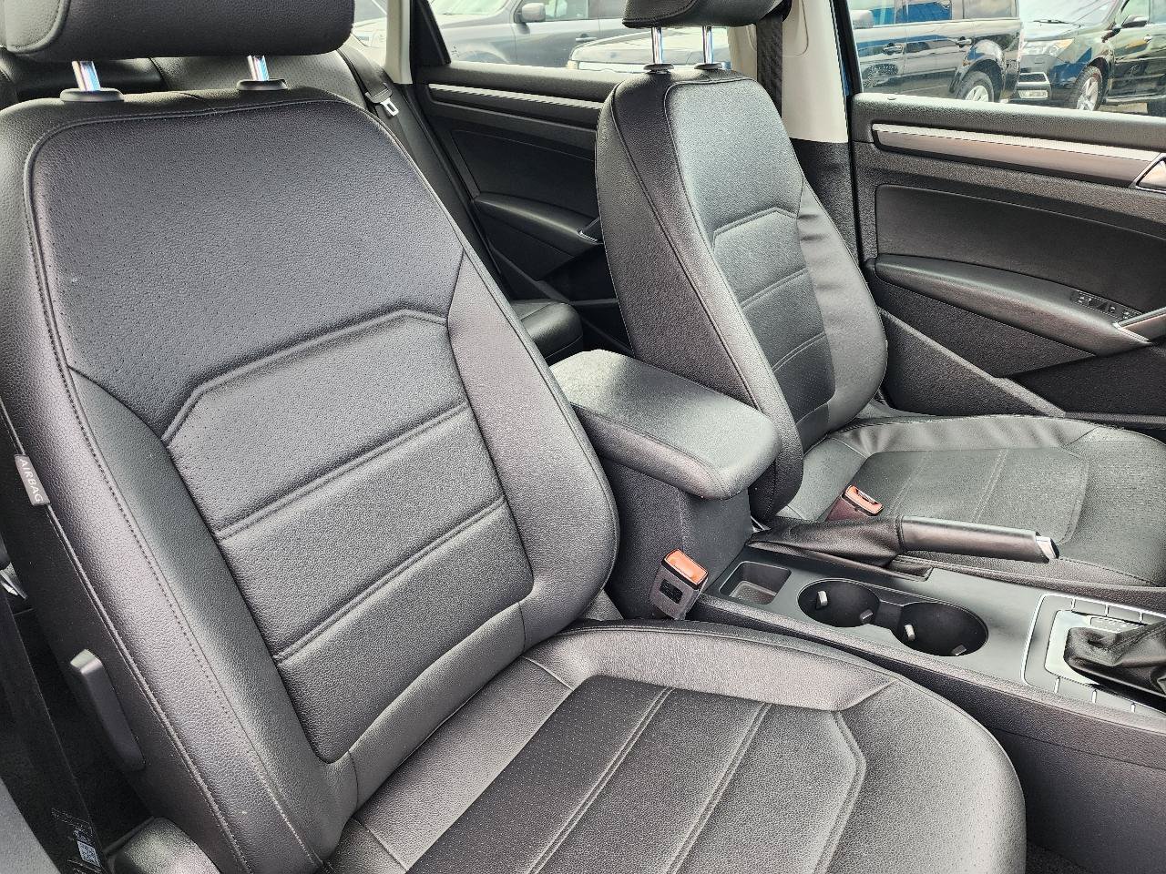 Used 2017 Volkswagen Passat 1.8T R-Line w/ R-Line Lighting Package FWD image 33
