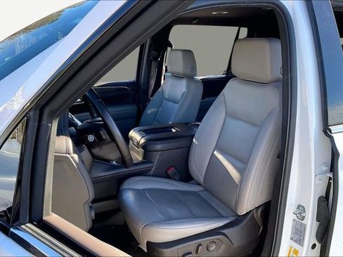 Used 2024 Chevrolet Suburban LT image 15