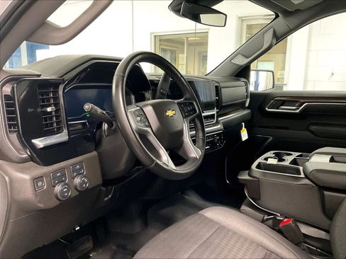 Used 2023 Chevrolet Silverado 1500 LT AWD/4WD image 8